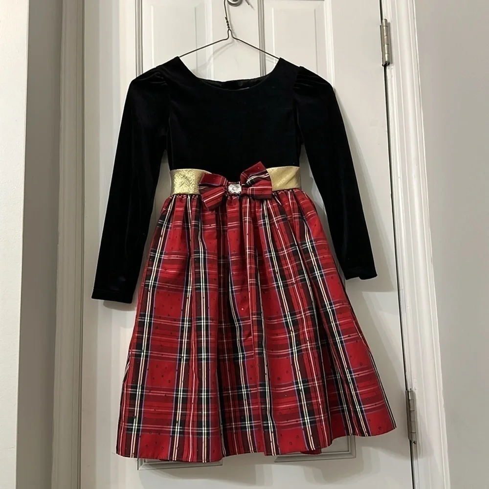 Girls size 8 velvet and plaid Christmas dress excellent condition Dollie & Me